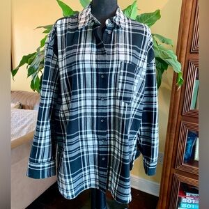 NWT! Universal Thread Goods Co. Black & White plaid button down flannel - Med